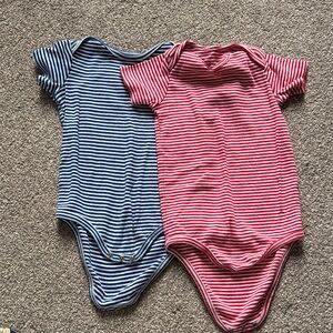 Primary Organic Cotton Short-Sleeve One-Piece Bodysuits — Set of 2